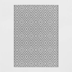 ROOM ESSENTIALS NWT diamond area rug -gray -4”x5’6”